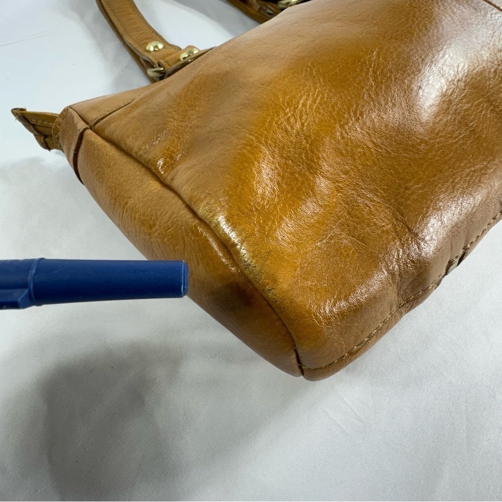 Hidesign Camel Colored Leather Zipper Front Handbag - Picture 4 of 10